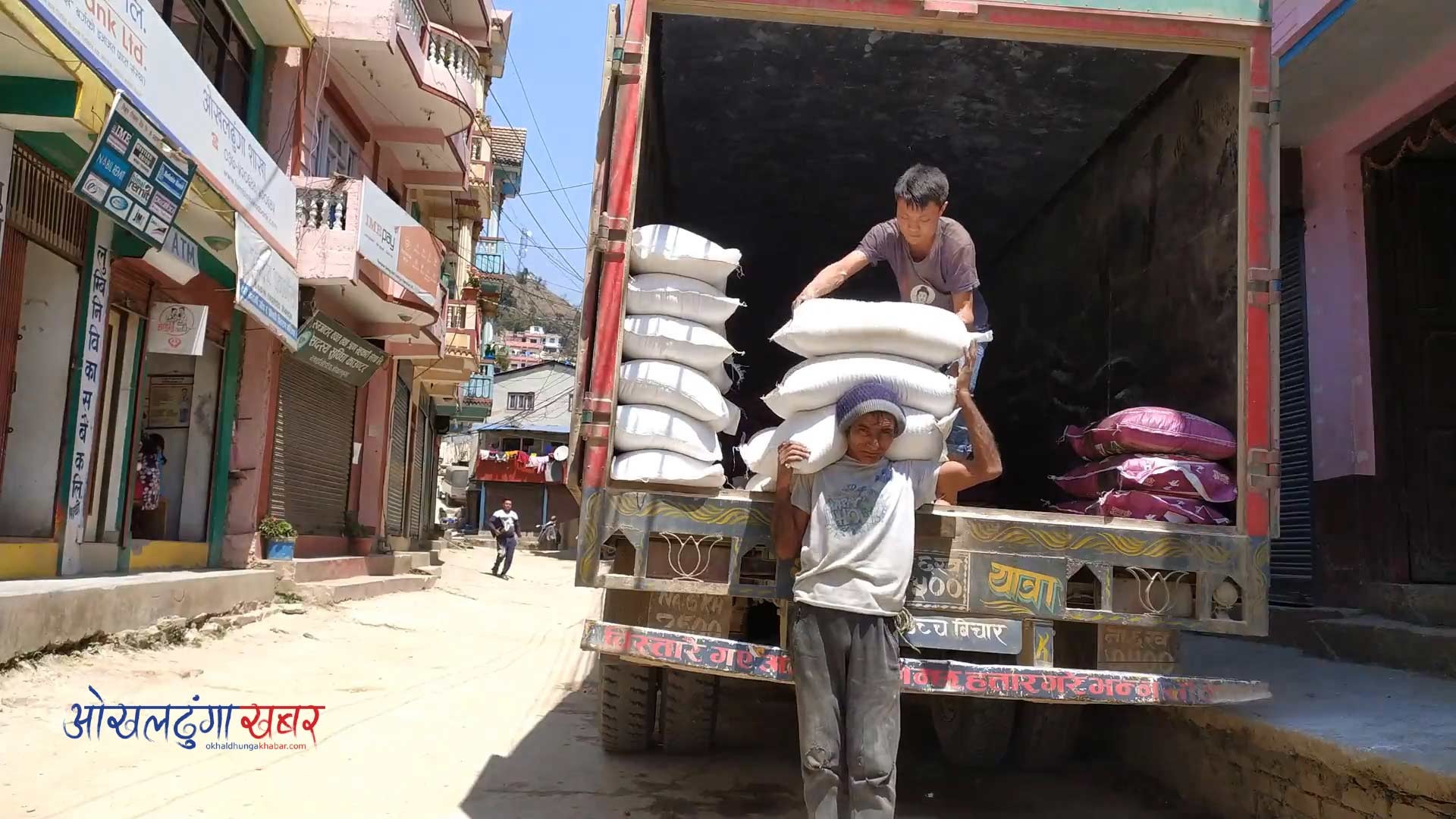 ओखलढुंगामा पसल खोल्ने समय तोकियो,  सवारी ढुवानीको समय पनि निर्धारण गरियो