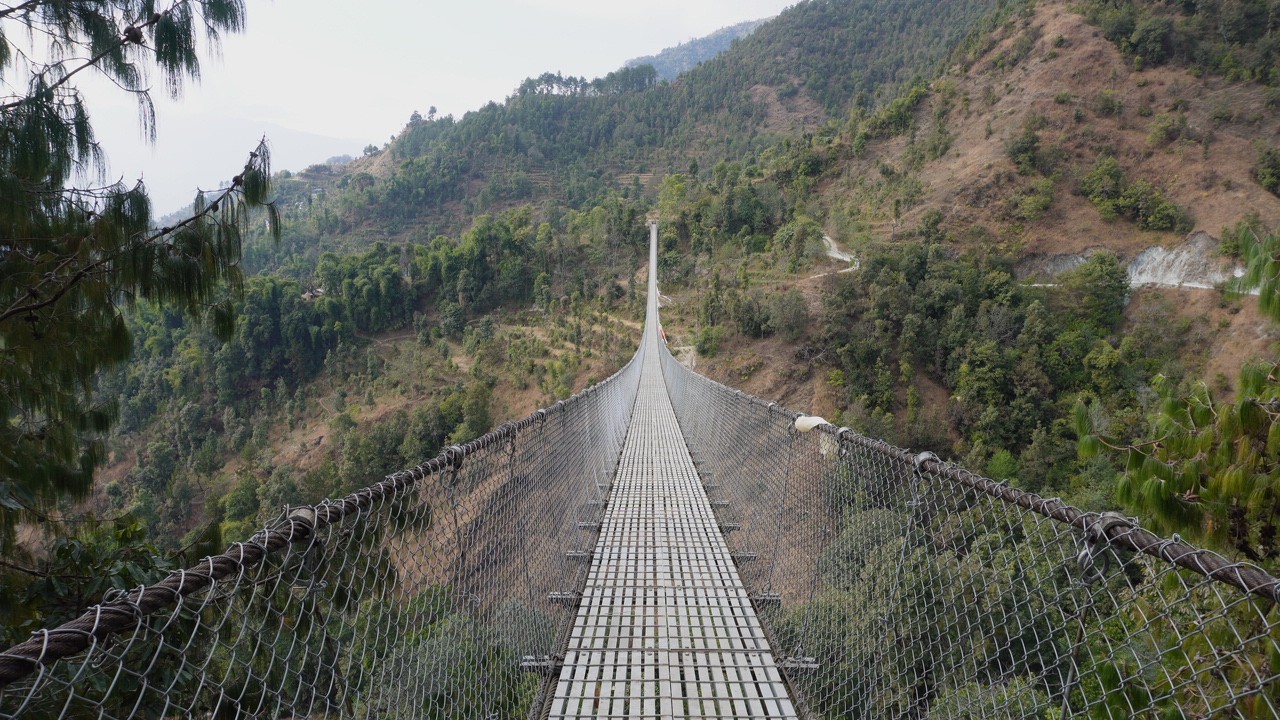 विगुटारको सुन्तरेदोभानमा झोलुंगे पुलले बढायो पर्यटकीय आकर्षण