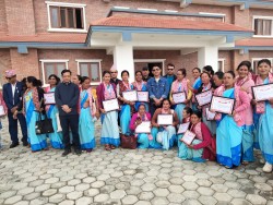 सुनकोसी गाउँपालिकाका महिला स्वास्थ्य स्वयंसेविकाहरुलाई नगदसहित सम्मान