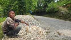 गलैँचा मालिकदेखि गिटी कुट्नेसम्म: सफल व्यवसायीको यो हविगत, अहिले खाने अन्न पनि छैन (भिडियोसहित)