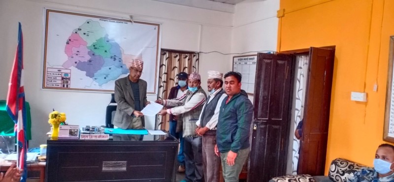 रुकुम घटनाका दोषीलाई हदैसम्म कारबाही माग गर्दै ओखलढुंगामा ज्ञापनपत्र बुझाइयो